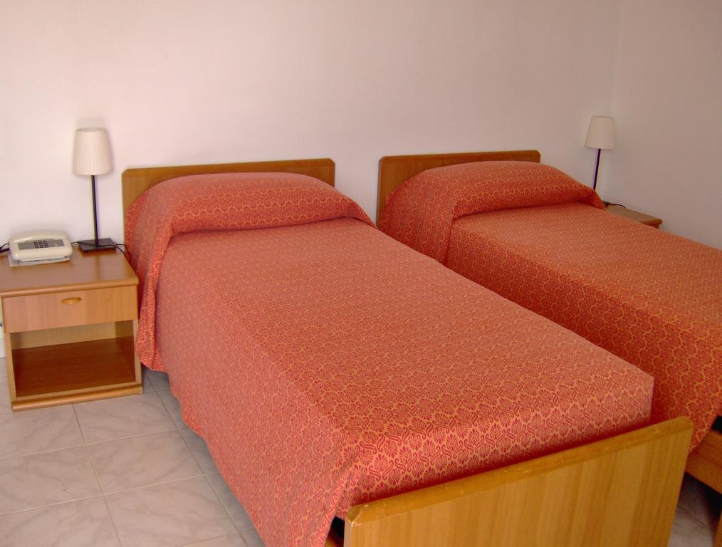Hotel Svizzero Sangineto Ruang foto