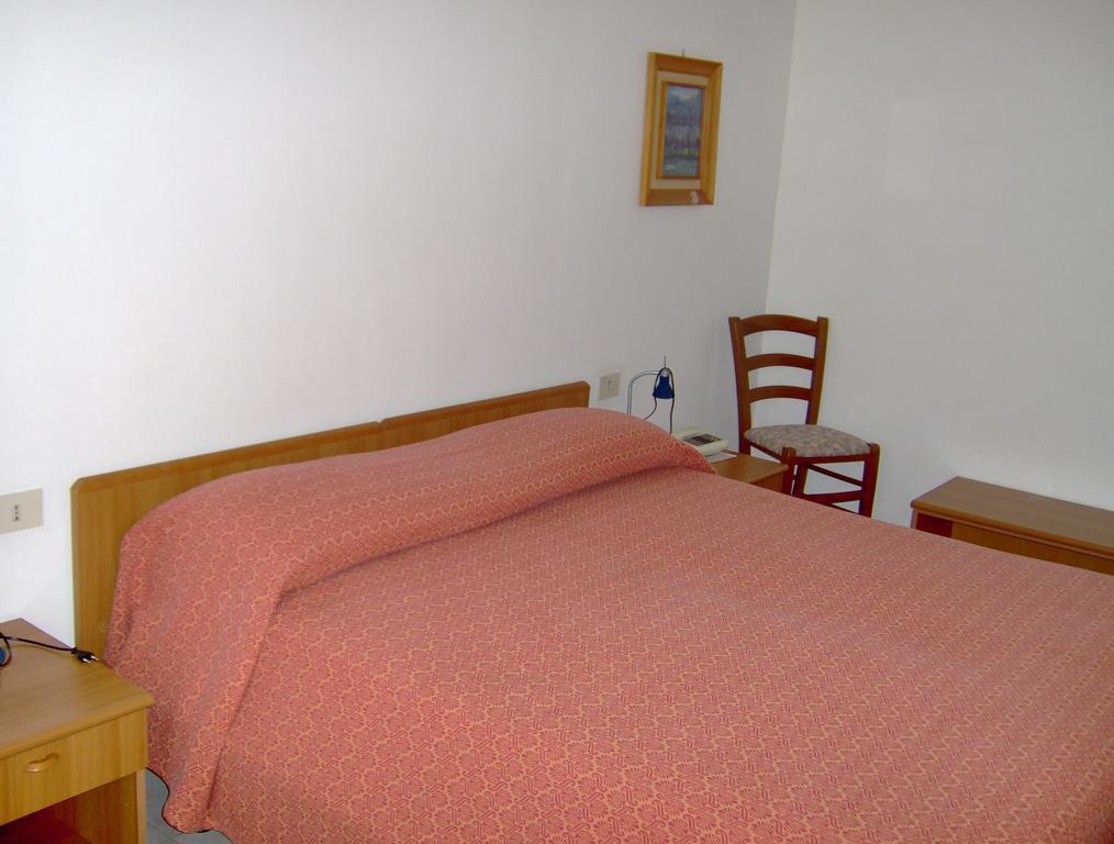 Hotel Svizzero Sangineto Ruang foto